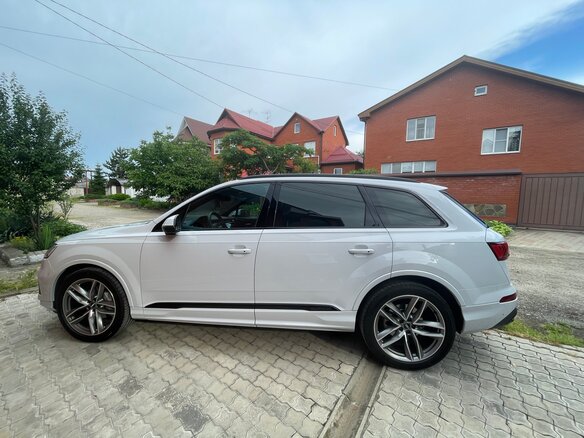 2020 Audi Q7 45 TDI II (4M) Рестайлинг, белый, 6500000 рублей - вид 2