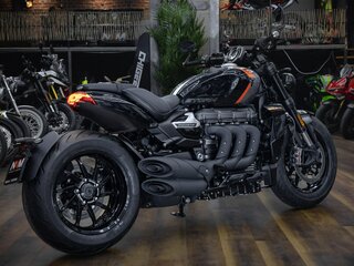 2026 Triumph Rocket 3, чёрный, 3390000 рублей, вид 3