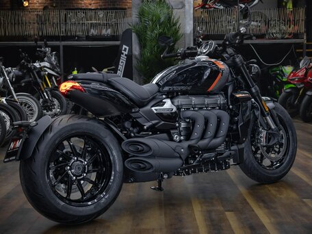 2026 Triumph Rocket 3, чёрный, 3390000 рублей, вид 3
