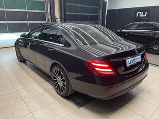 2016 Mercedes-Benz E-Класс 200 V (W213, S213, C238), чёрный, 2300000 рублей, вид 4