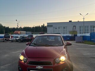 2014 Chevrolet Aveo II, красный, 400000 рублей, вид 1