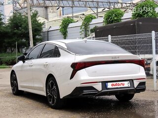 2024 Kia K5 III Рестайлинг, белый, 2700500 рублей, вид 3