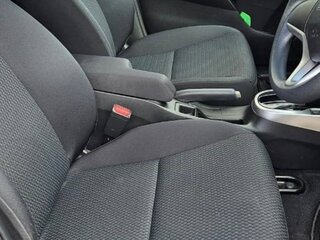 2018 Honda Fit III Рестайлинг, серебристый, 1000000 рублей, вид 4