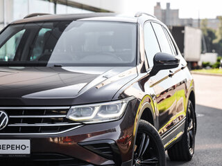 2021 Volkswagen Tiguan II Рестайлинг, коричневый, 2684186 рублей, вид 2