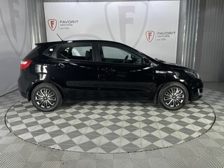 2014 Kia Rio 6-speed III, чёрный, 930000 рублей, вид 4