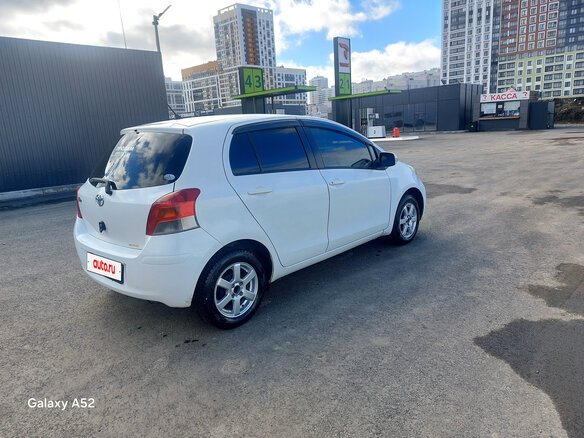 2010 Toyota Vitz II (XP90), белый, 420000 рублей - вид 3