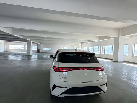 2025 BYD Dolphin 45.12 kWh I Рестайлинг, бежевый, 1980000 рублей, вид 4