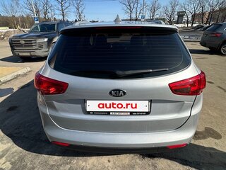 2017 Kia Ceed II Рестайлинг, серебристый, 1480000 рублей, вид 3