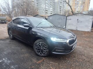 2021 Skoda Octavia IV (A8), чёрный, 2350000 рублей, вид 1