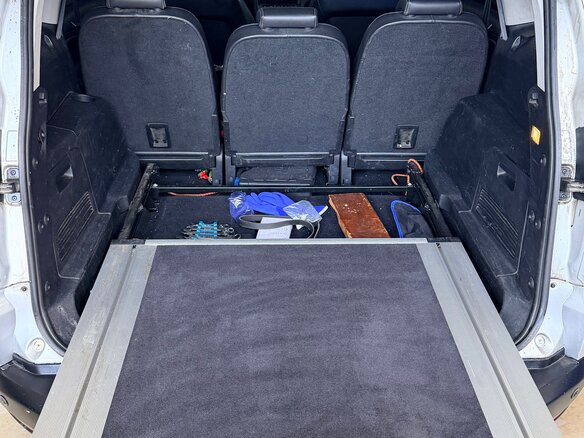 2010 Ford S-MAX I Рестайлинг, серебристый, 1150000 рублей - вид 9