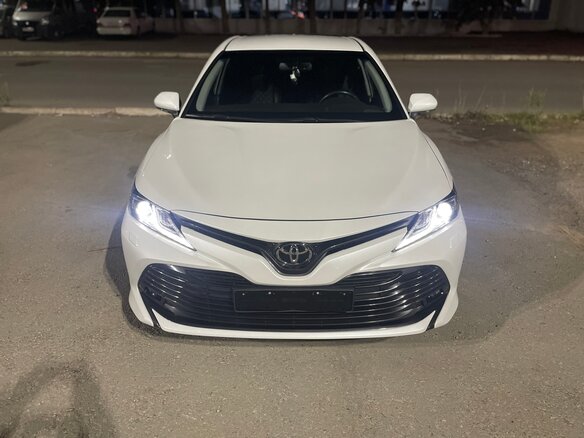 2020 Toyota Camry VIII (XV70), белый, 3230000 рублей - вид 3