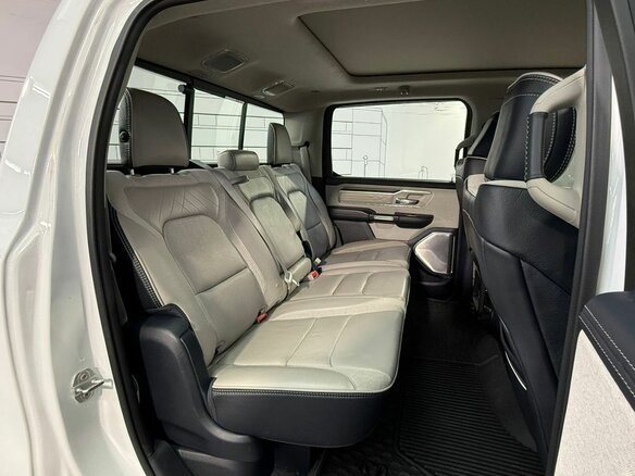 2022 Ram 1500 Crew Cab V, белый - вид 22