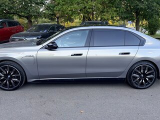 2023 BMW 7 серии M760e xDrive VII (G70), серебристый, 11900000 рублей, вид 4