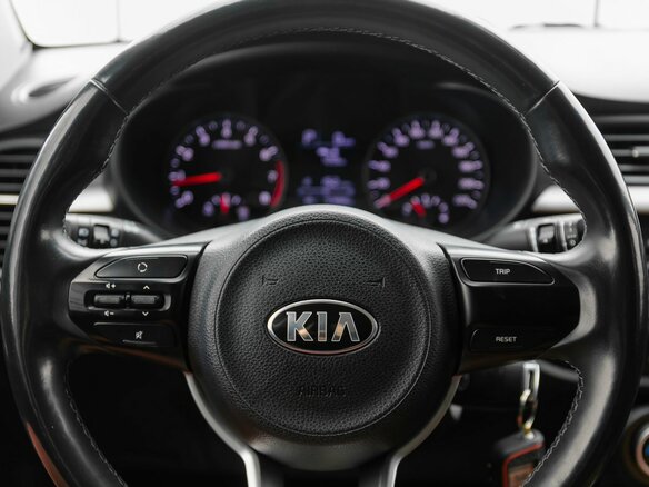 2018 Kia Rio IV, чёрный, 1559000 рублей - вид 11