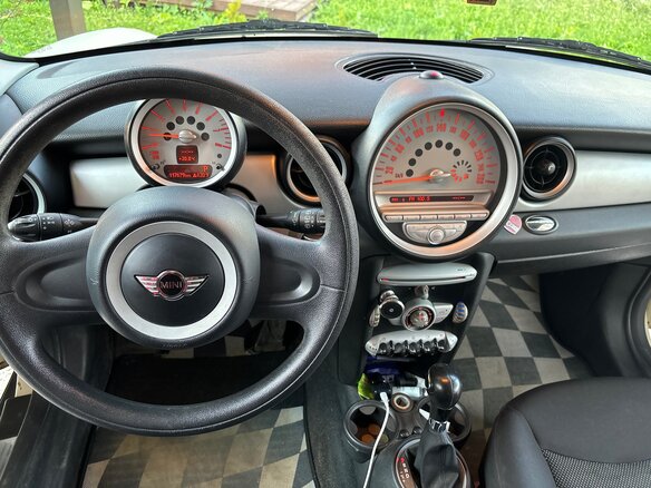 2010 Mini Hatch One II (R56) Рестайлинг, белый, 950000 рублей - вид 5