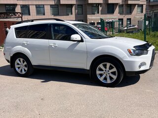 2010 Mitsubishi Outlander II Рестайлинг, белый, 1250000 рублей, вид 4