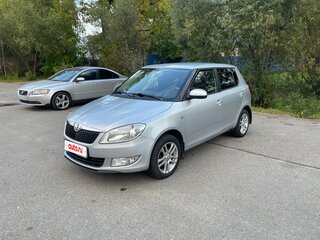 2013 Skoda Fabia II Рестайлинг, серебристый, 750000 рублей, вид 1