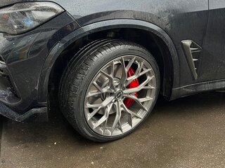 2021 BMW X5 M50i IV (G05/G18), чёрный, 5500000 рублей, вид 3