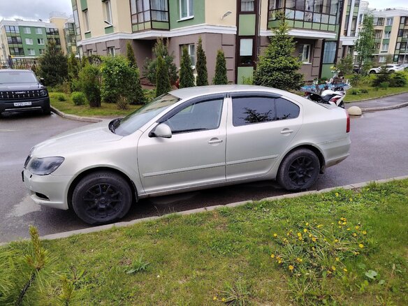 2013 Skoda Octavia DSG7 II (A5) Рестайлинг, серебристый, 900000 рублей - вид 7