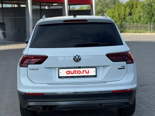 2017 Volkswagen Tiguan II, белый, 2150000 рублей, вид 4