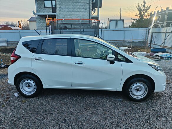 2020 Nissan Note II Рестайлинг, белый, 1200000 рублей - вид 1