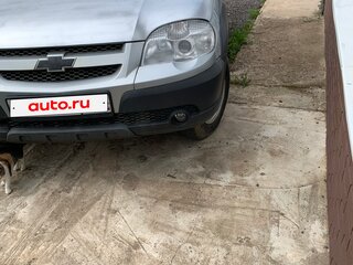 2013 Chevrolet Niva I Рестайлинг, серебристый, 350000 рублей, вид 2