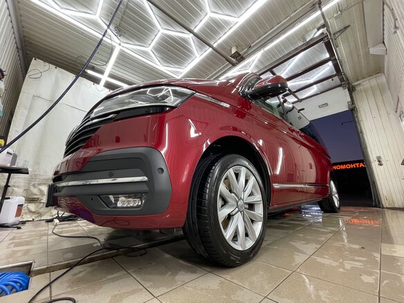 2019 Volkswagen Multivan T6 Рестайлинг, красный, 5250000 рублей - вид 19