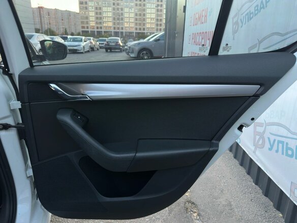 2018 Skoda Octavia III (A7) Рестайлинг, белый, 1180000 рублей - вид 19