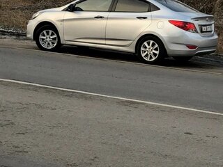2013 Hyundai Solaris I, серебристый, 650000 рублей, вид 5