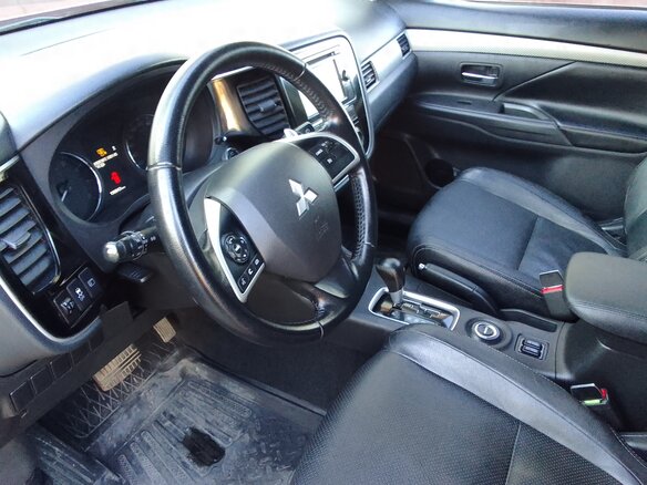 2013 Mitsubishi Outlander III, красный - вид 7