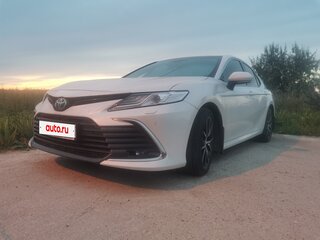 2021 Toyota Camry VIII (XV70) Рестайлинг, белый, 3800000 рублей, вид 1