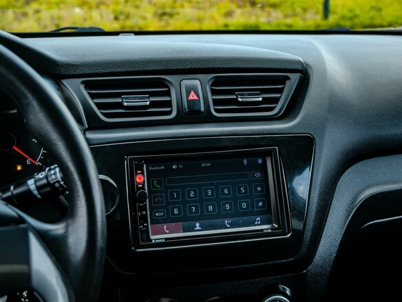 2016 Kia Rio III Рестайлинг, коричневый, 950000 рублей - вид 17