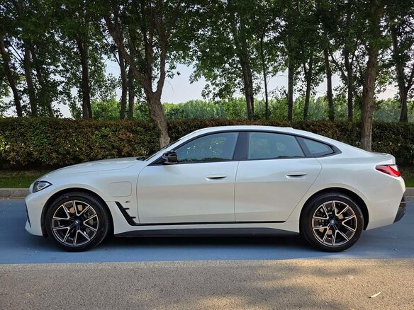 2026 BMW i4 eDrive40 G26 Рестайлинг, белый, 5623000 рублей - вид 3