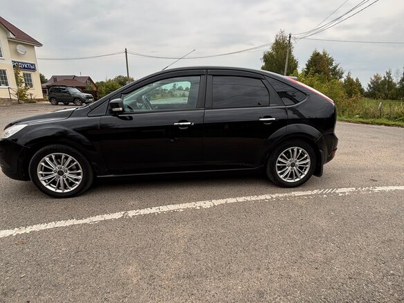 2011 Ford Focus II Рестайлинг, чёрный, 590000 рублей - вид 2