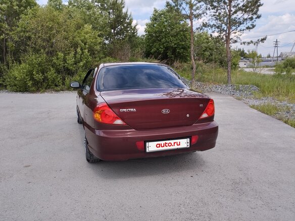 2006 Kia Spectra I Рестайлинг 2, красный, 400000 рублей - вид 4
