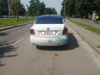 2015 Volkswagen Polo V Рестайлинг, белый, 320000 рублей, вид 4