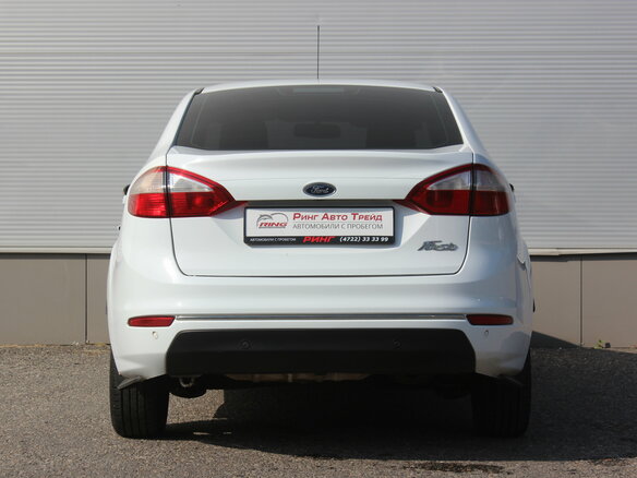 2015 Ford Fiesta Mk6 Рестайлинг, белый, 670000 рублей - вид 17