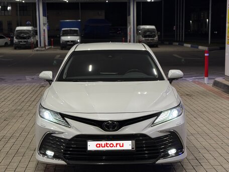 2021 Toyota Camry VIII (XV70) Рестайлинг, белый, 3660000 рублей, вид 4
