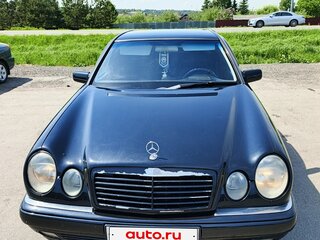 1999 Mercedes-Benz E-Класс 200 II (W210, S210), чёрный, 400000 рублей, вид 1