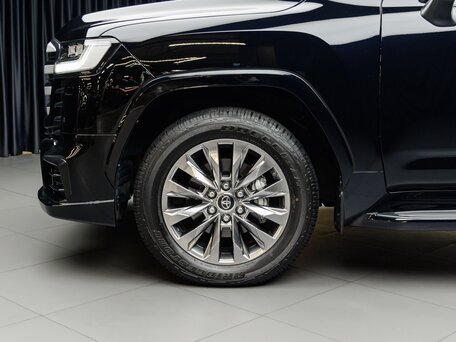 2024 Toyota Land Cruiser 300 Series, чёрный, 13600000 рублей, вид 3