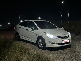 2015 Hyundai Solaris I Рестайлинг, белый, 850000 рублей, вид 1