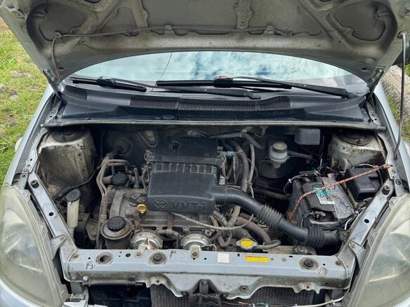 1999 Toyota Yaris I, серебристый, 301000 рублей - вид 8
