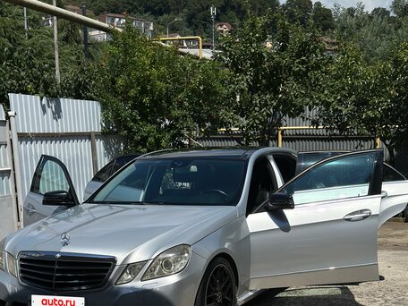 2009 Mercedes-Benz E-Класс 350 IV (W212, S212, C207), серебристый, 1350000 рублей, вид 2