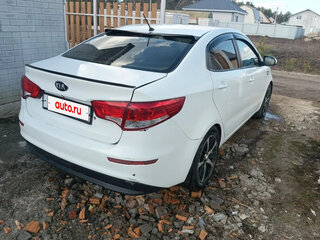 2016 Kia Rio III Рестайлинг, белый, 750000 рублей, вид 3