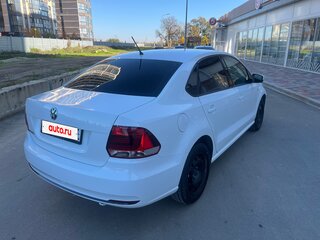 2015 Volkswagen Polo V Рестайлинг, белый, 800000 рублей, вид 4