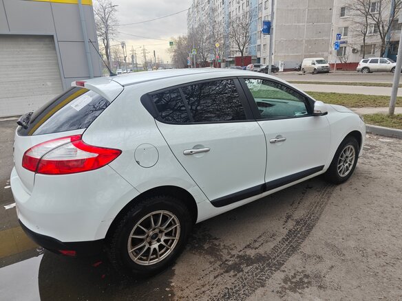 2014 Renault Megane III Рестайлинг 2, белый, 650000 рублей - вид 2