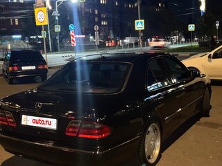 2001 Mercedes-Benz E-Класс 240 II (W210, S210) Рестайлинг, чёрный, 850000 рублей, вид 4