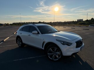 2011 Infiniti FX37 II (S51), белый, 1550000 рублей, вид 2