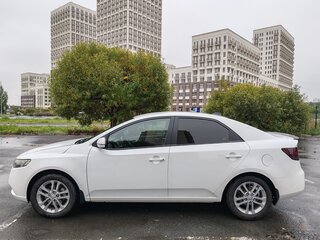 2011 Kia Cerato 6-speed II, белый, 800000 рублей, вид 1
