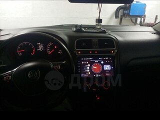 2018 Volkswagen Polo V Рестайлинг, белый, 1230000 рублей, вид 2